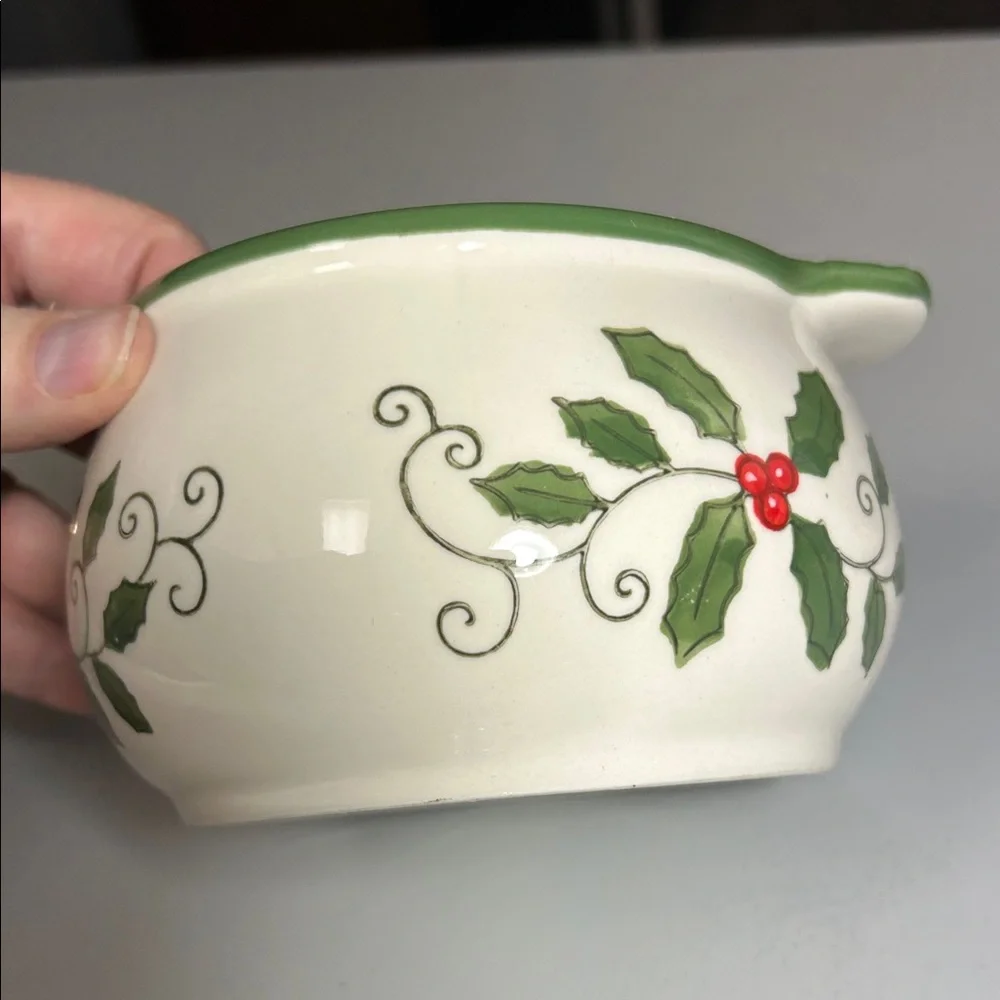 Temptations Ceramic Soup Bowl/Tureen w/ Cardinal Design Lid (up to 4 available)